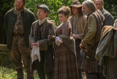 Картинка из сериала Чужестранка